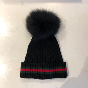 KNIT POMPOM BEANIE